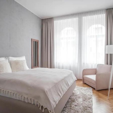 Helen Homestay Prague Palmovka エクステリア 写真