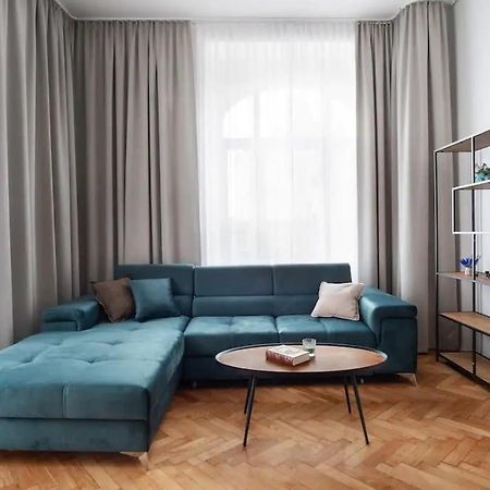 Helen Homestay Prague Palmovka エクステリア 写真