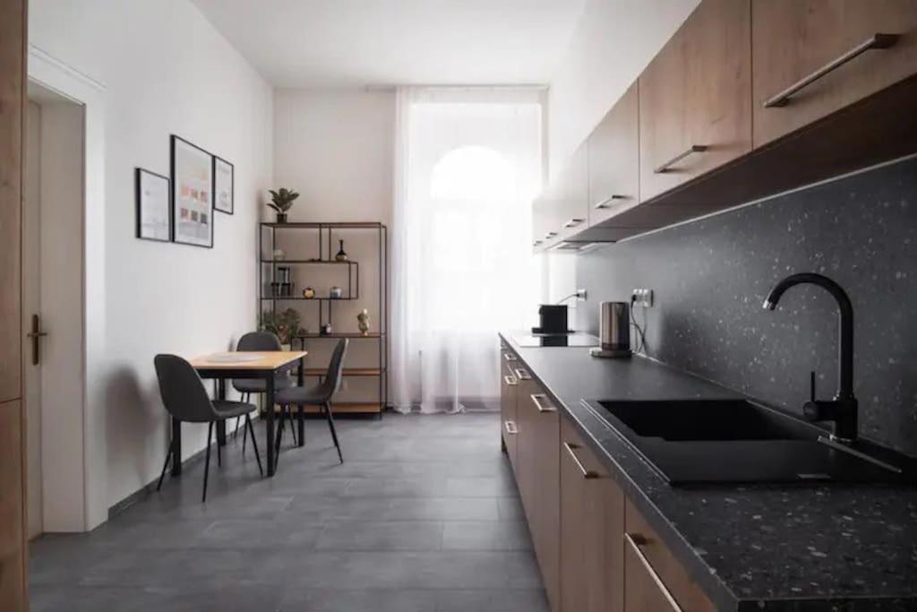 Helen Homestay Prague Palmovka エクステリア 写真