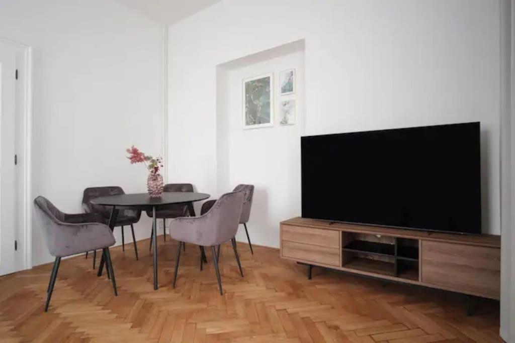 Helen Homestay Prague Palmovka エクステリア 写真
