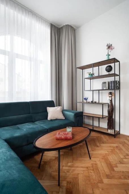 Helen Homestay Prague Palmovka エクステリア 写真
