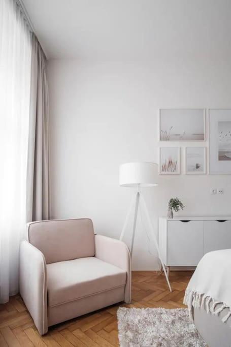 Helen Homestay Prague Palmovka エクステリア 写真