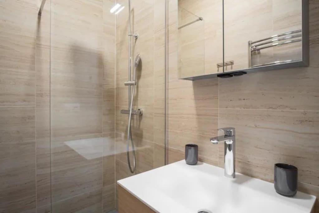 Helen Homestay Prague Palmovka エクステリア 写真