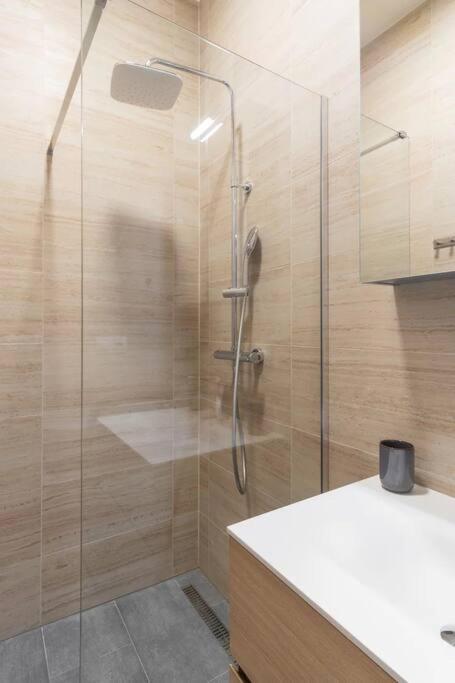 Helen Homestay Prague Palmovka エクステリア 写真