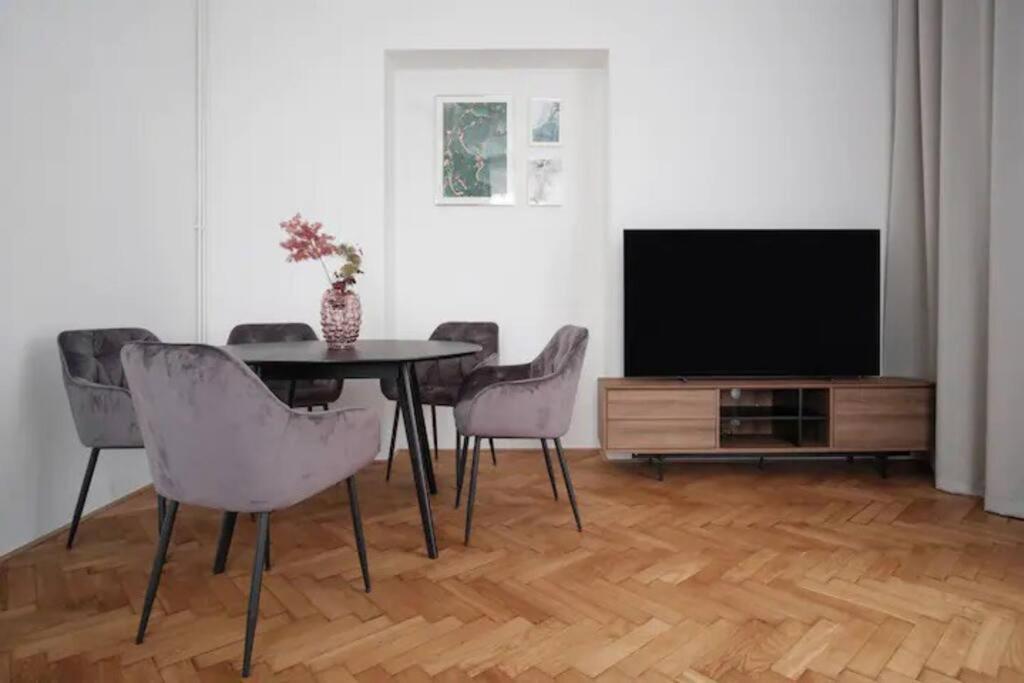 Helen Homestay Prague Palmovka エクステリア 写真